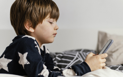 Móvil y niños: Las principales cosas que debes cuidar si tu hijo usa tu móvil para que todo sea seguro